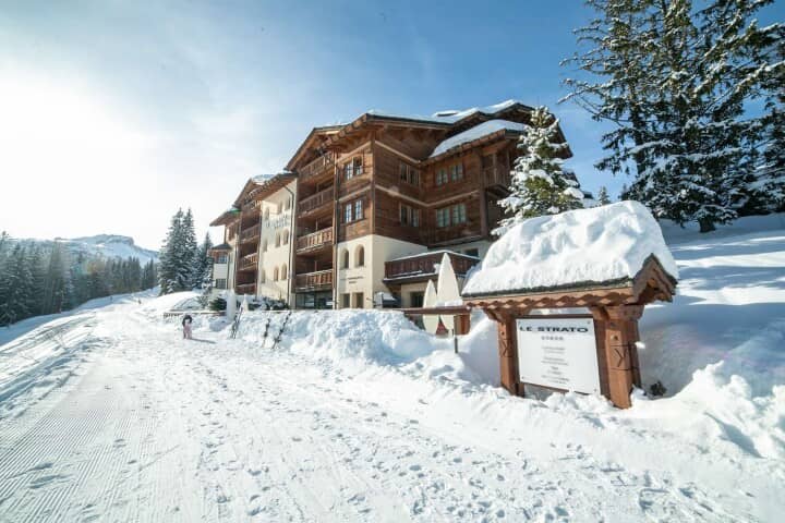 Ski-in/ski-out chalet with direct access to groomed Cospillot run