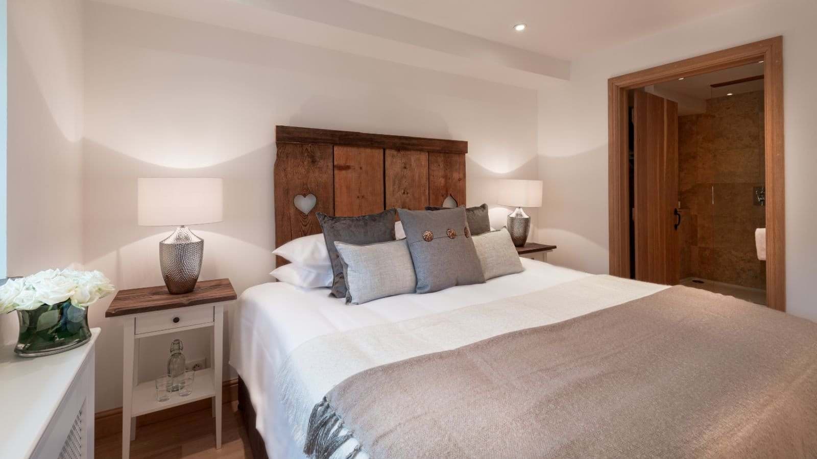 Guest bedroom with king bed and ensuite walk-in shower