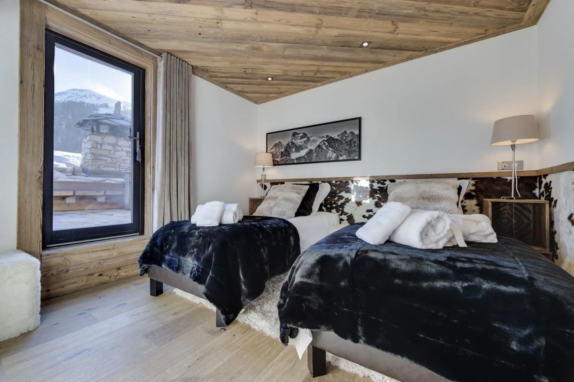 Guest bedroom with two twin beds and mountain-view terrace access