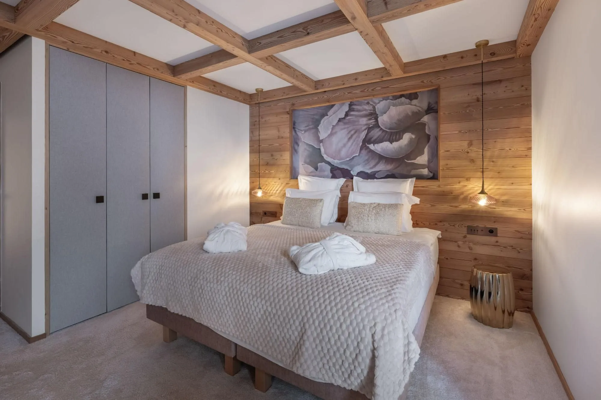 Double bedroom with built-in wardrobe