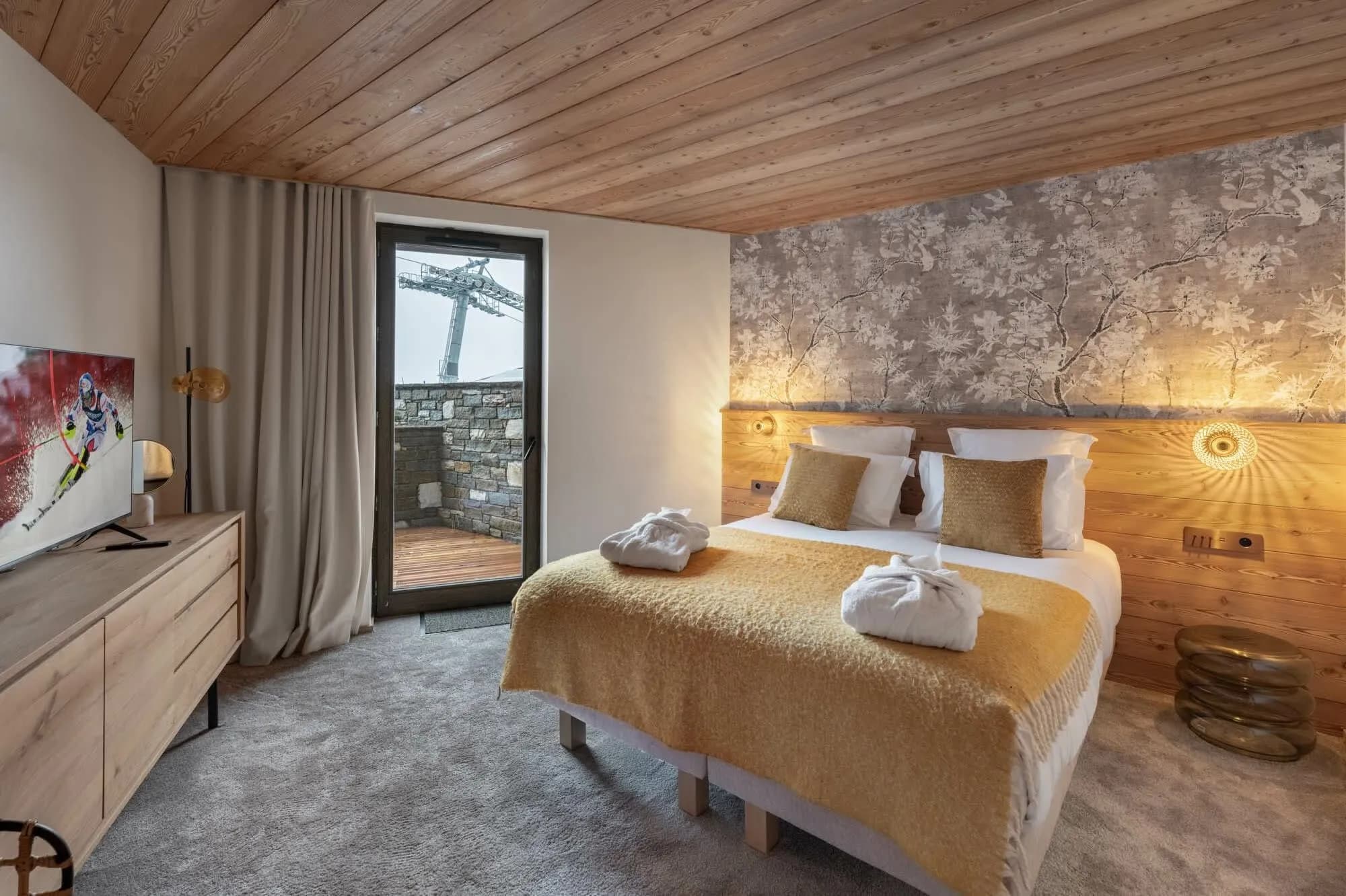 Double bedroom with balcony access and television