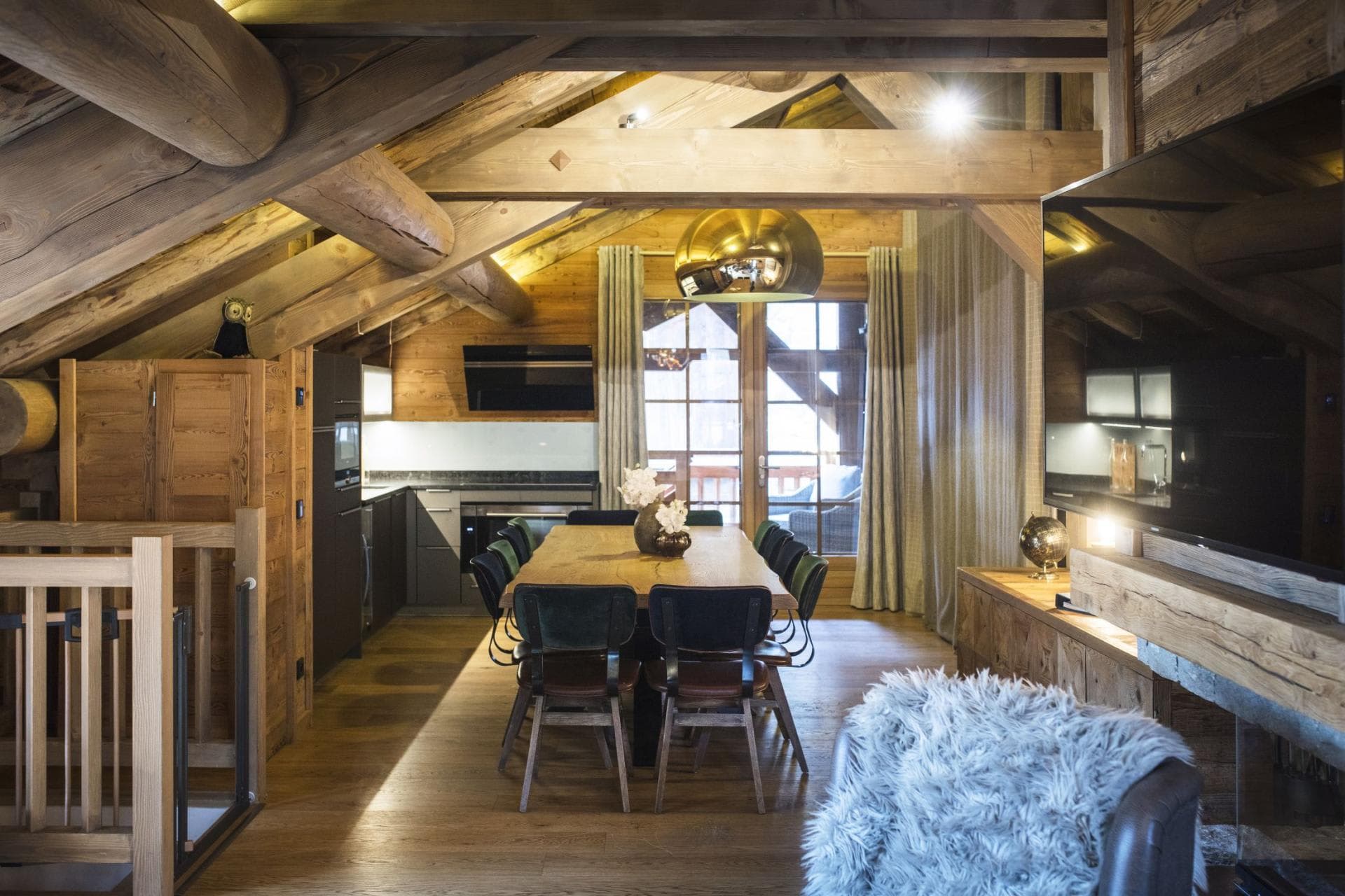 Open-plan dining area with seating for 10 and adjacent kitchenette