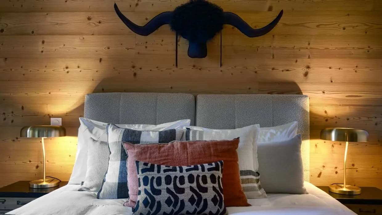 Double or twin bedroom with an upholstered headboard and bedside lights