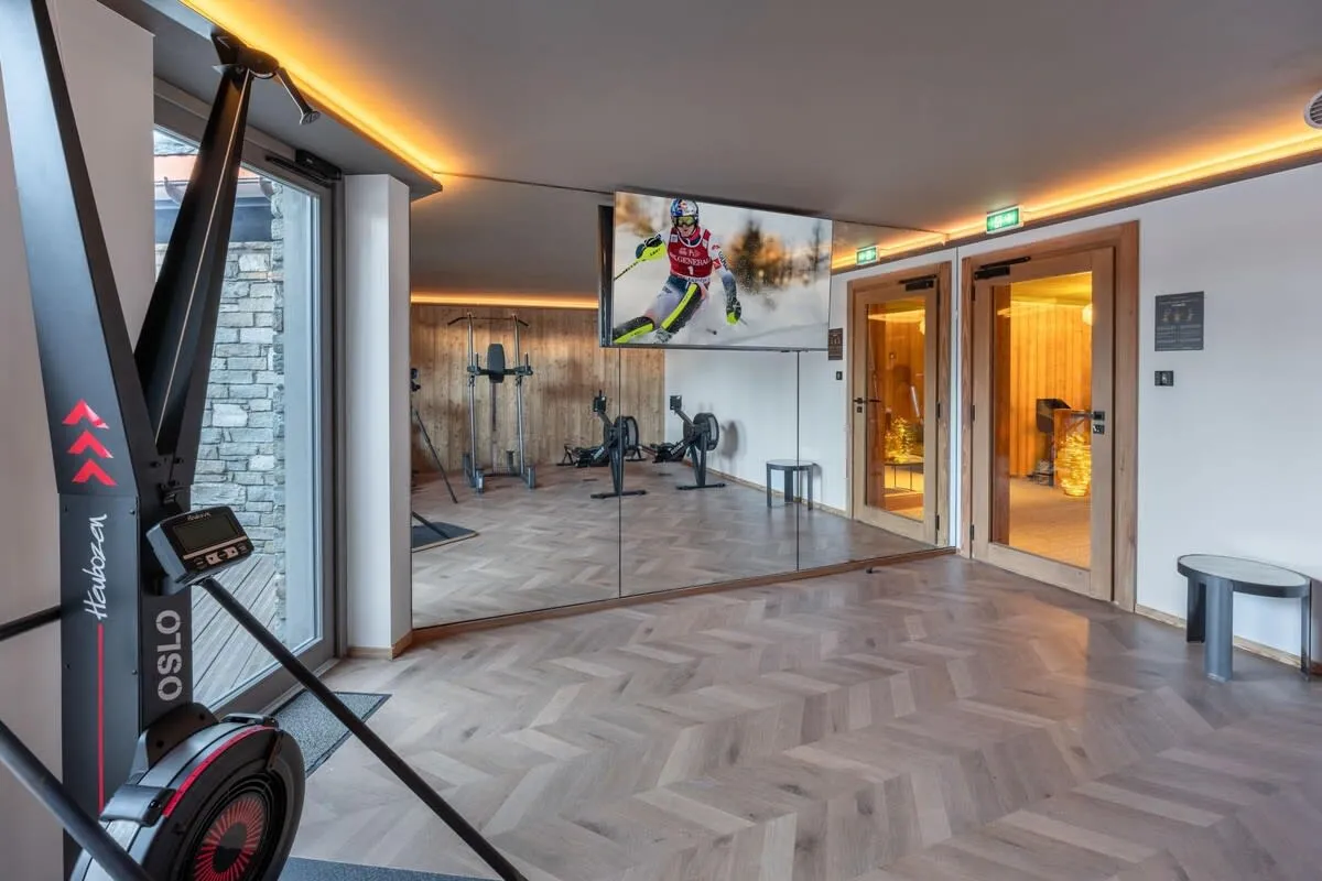 Fitness room with ski erg, rowing machine and wall-mounted television