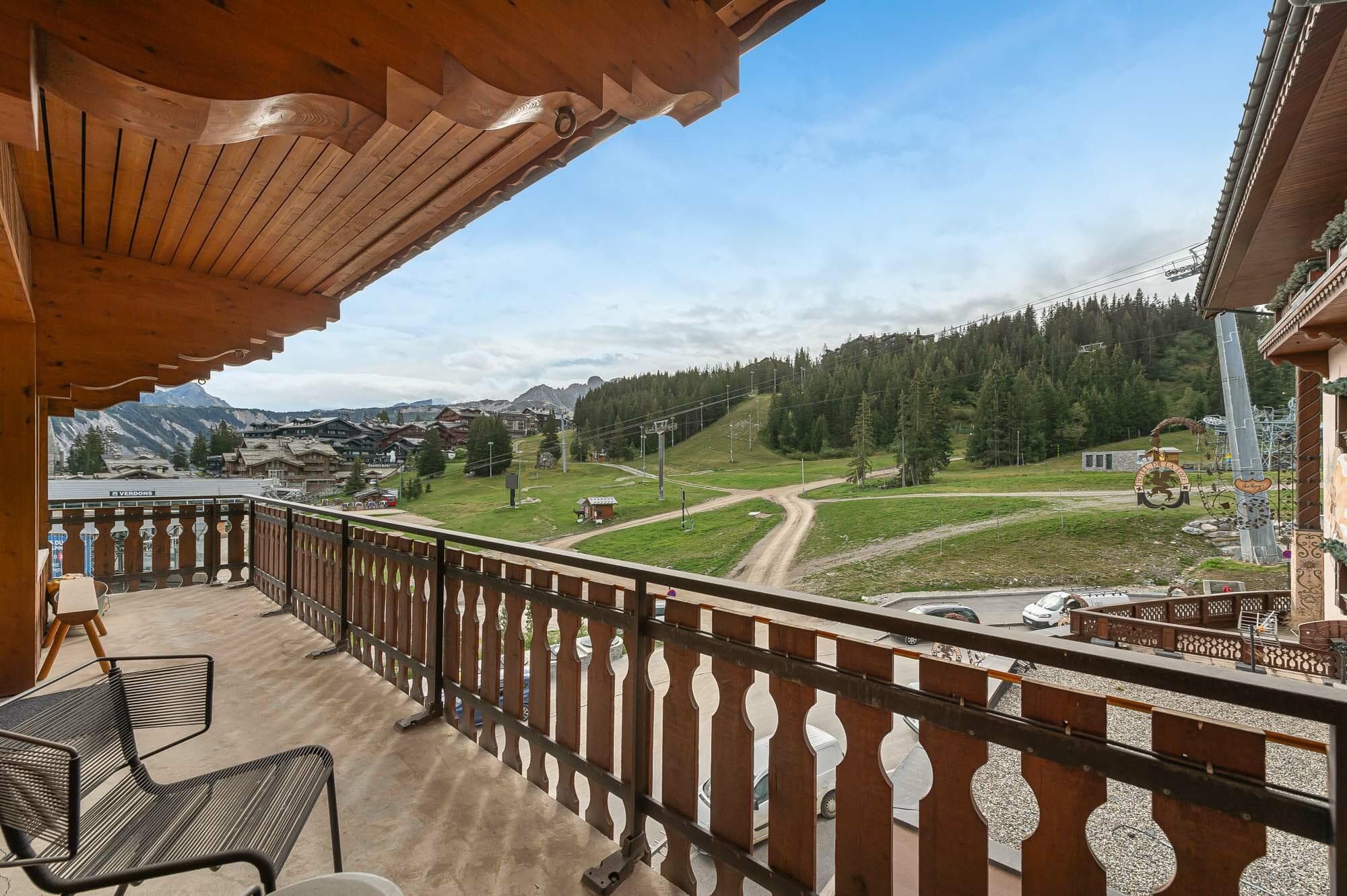 Private balcony overlooking ski slopes and Verdons gondola lift
