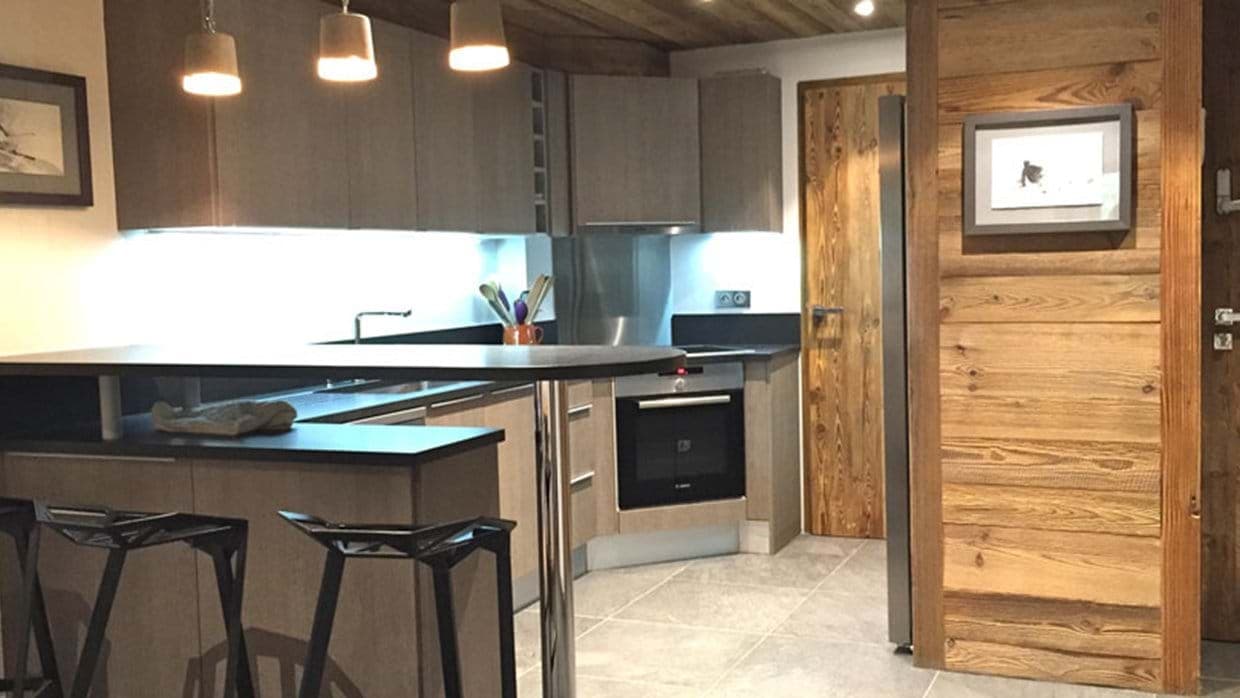 Kitchen with Bosch oven, induction cooktop, and breakfast bar seating