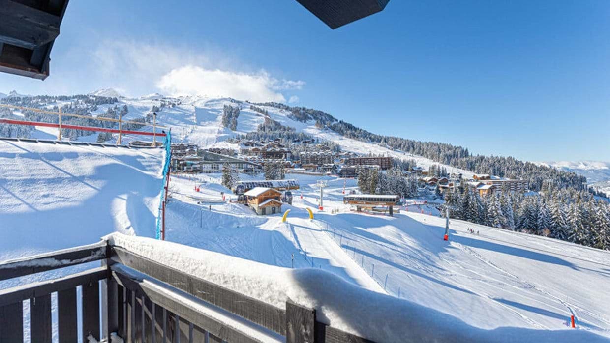 Balcony with direct view of ski lifts and mountain runs