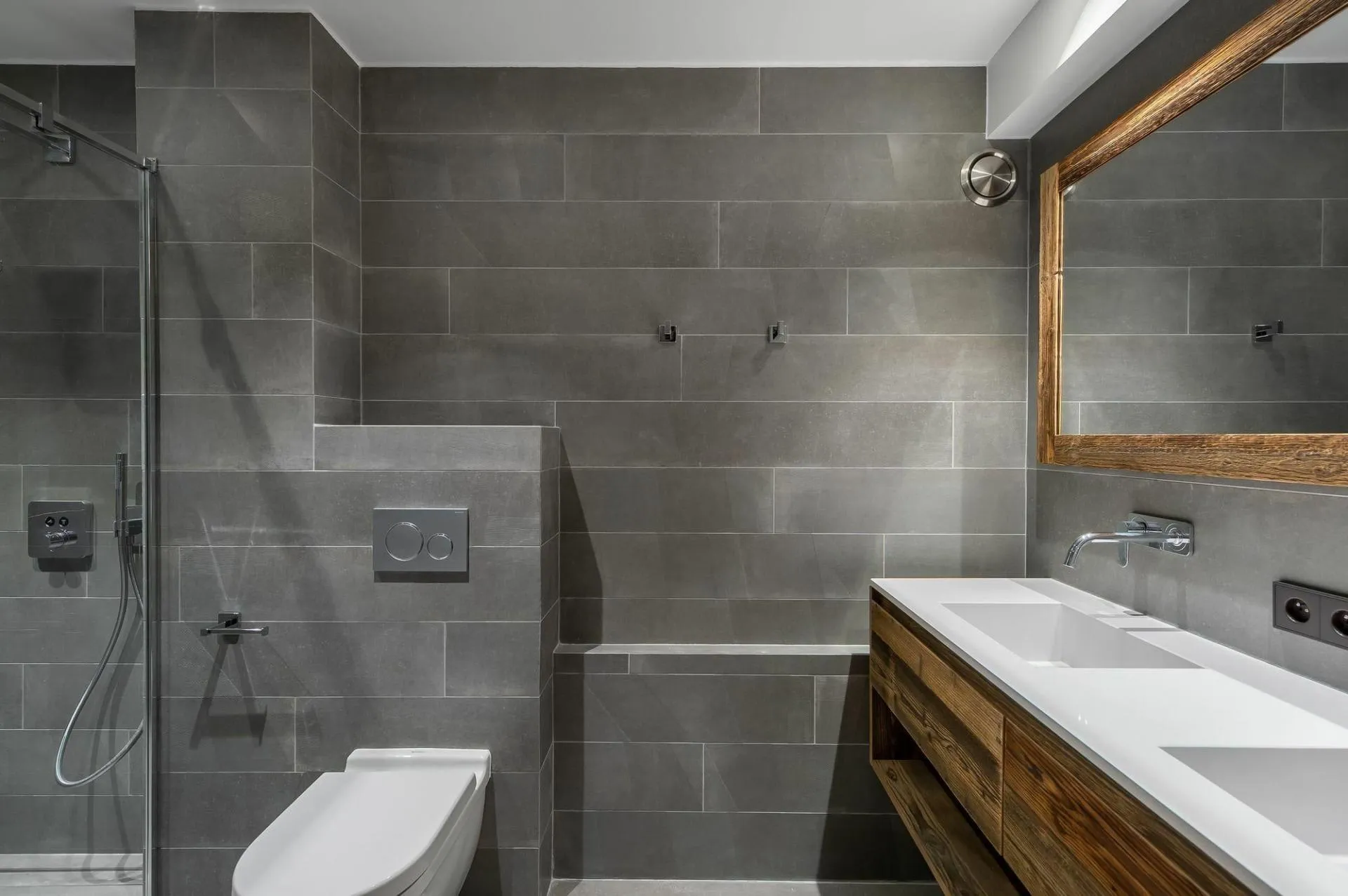 En-suite shower room with a basin and walk-in shower