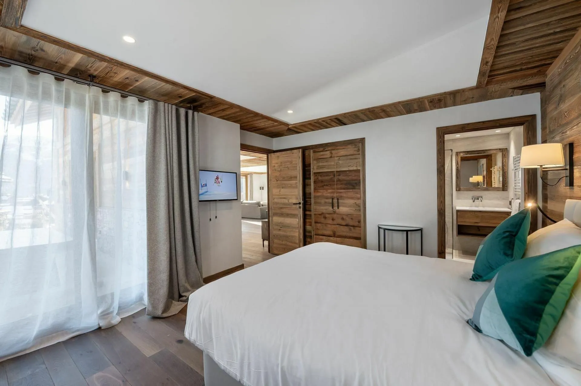 Double bedroom with en-suite access and timber wardrobes
