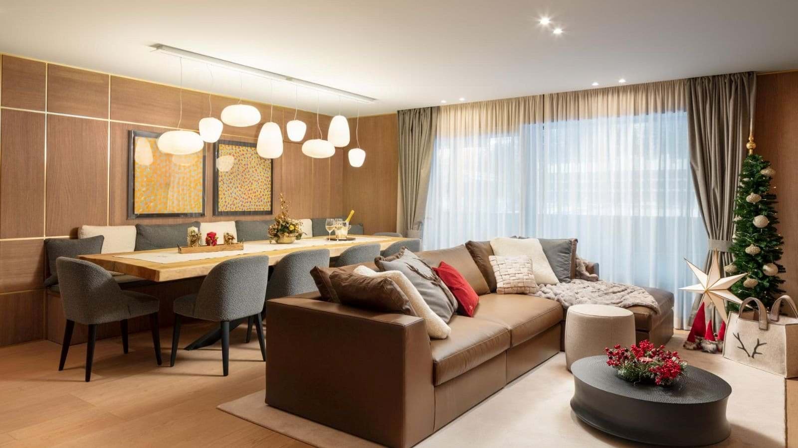 Open living area with leather sectional and dining seating for 10