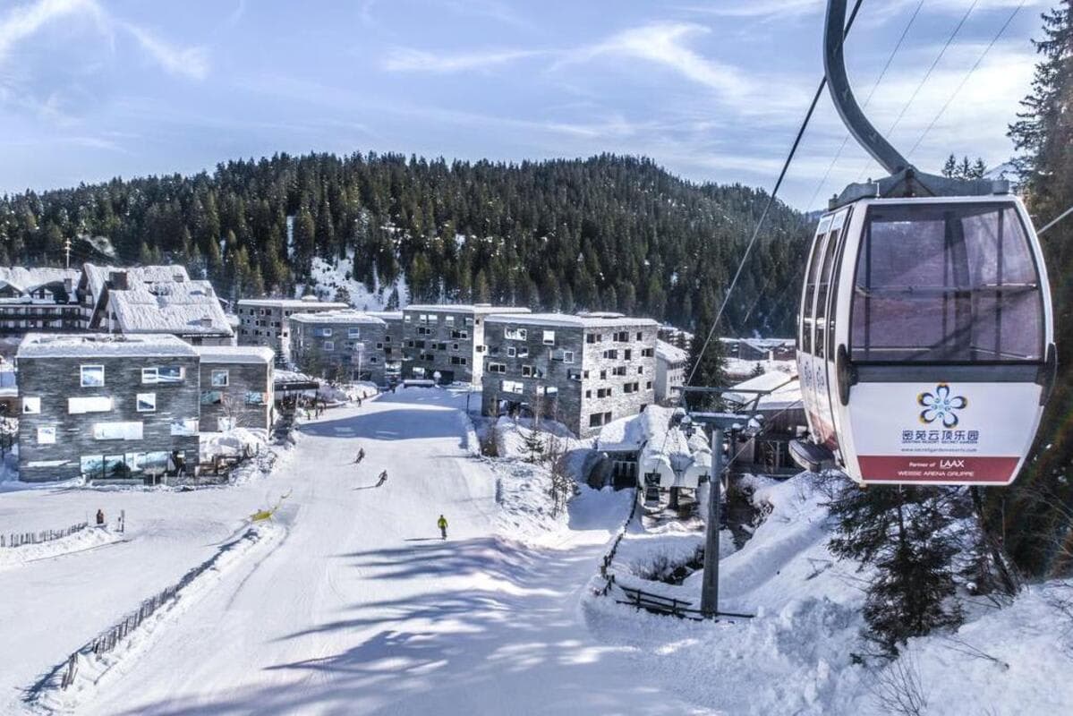 Ski-in/ski-out access with Laax cable car located directly beside property
