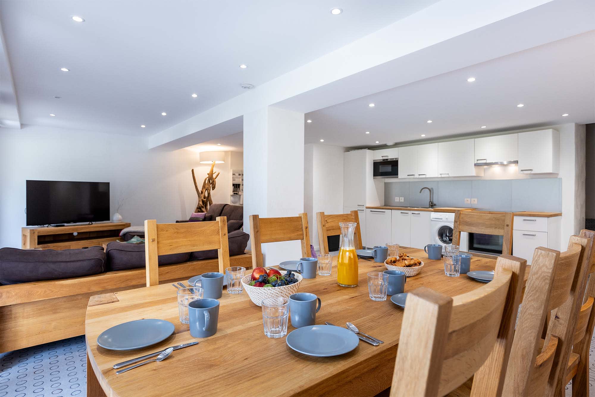 Dining area seats 8; kitchenette includes integrated washing machine