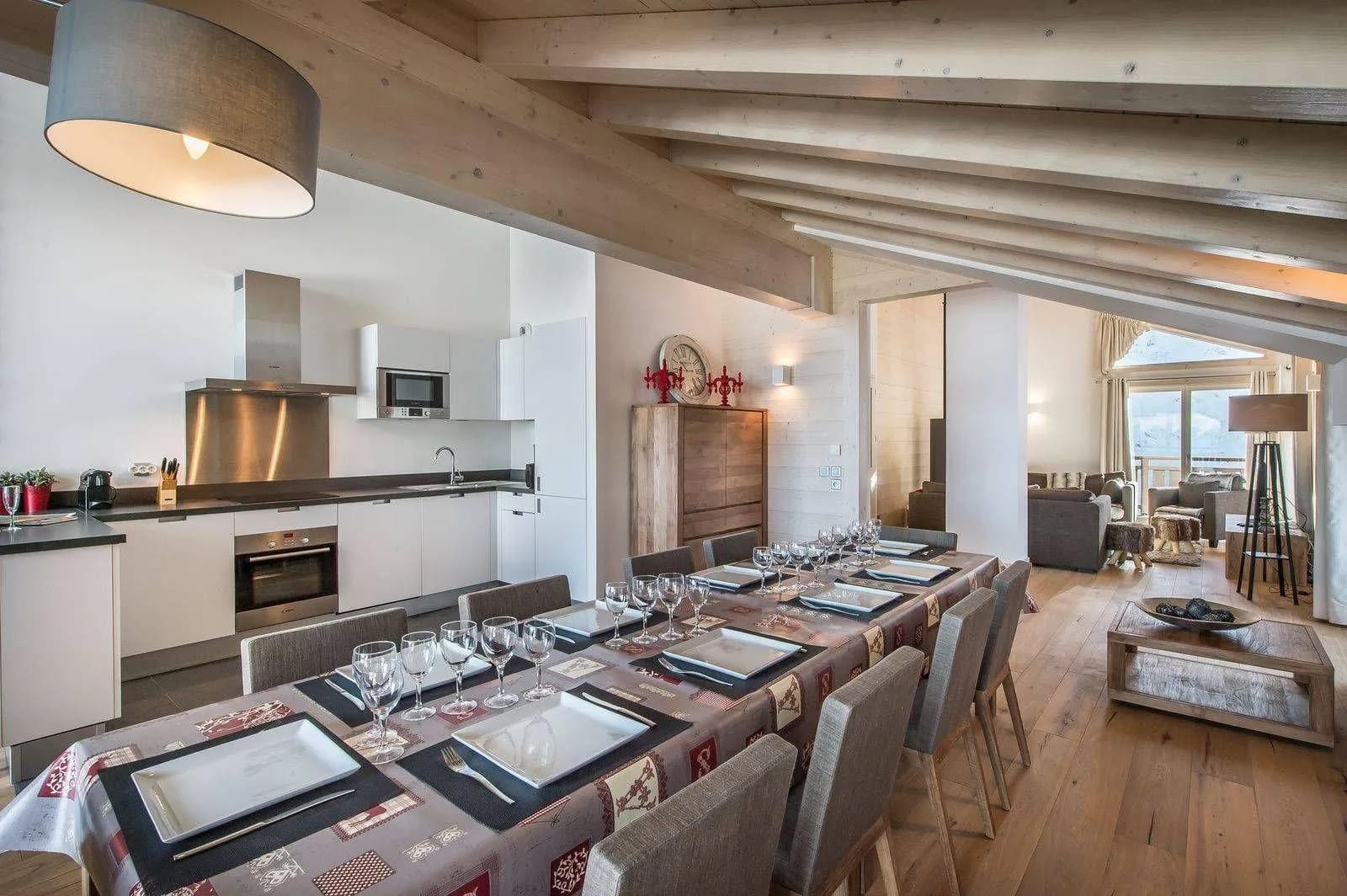 Open-plan dining area between the kitchen and living room
