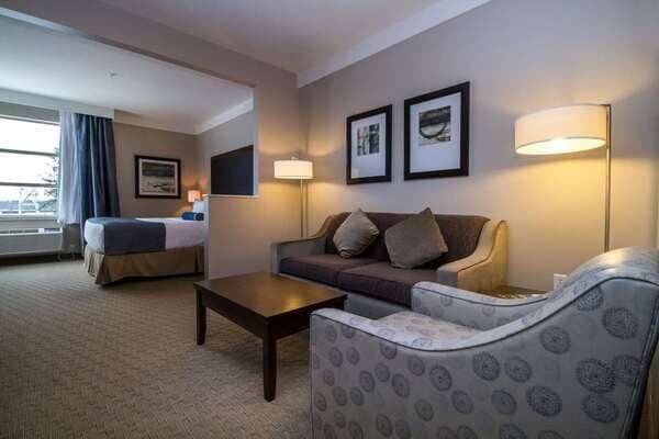 Studio suite with queen bed and separate seating area