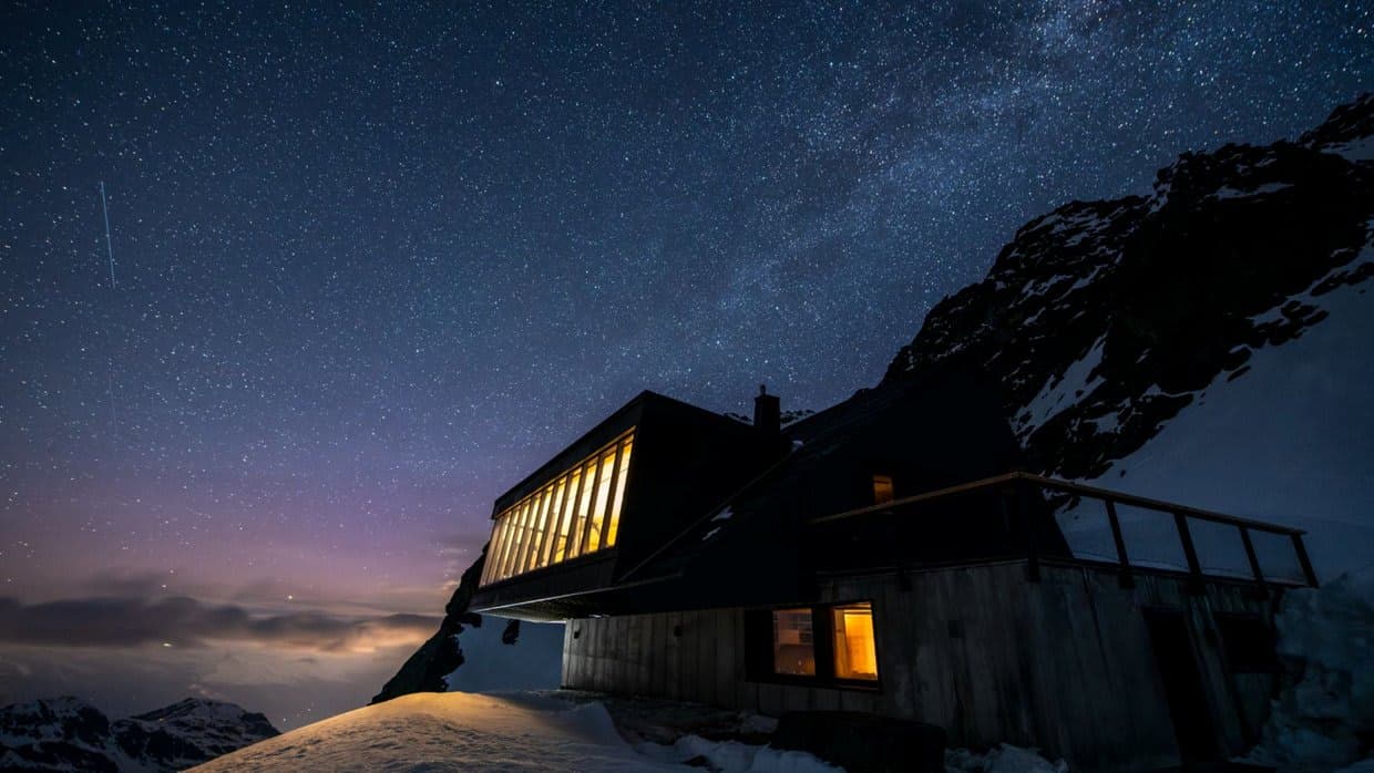 Remote mountain cabin with stargazing deck and panoramic glass walls