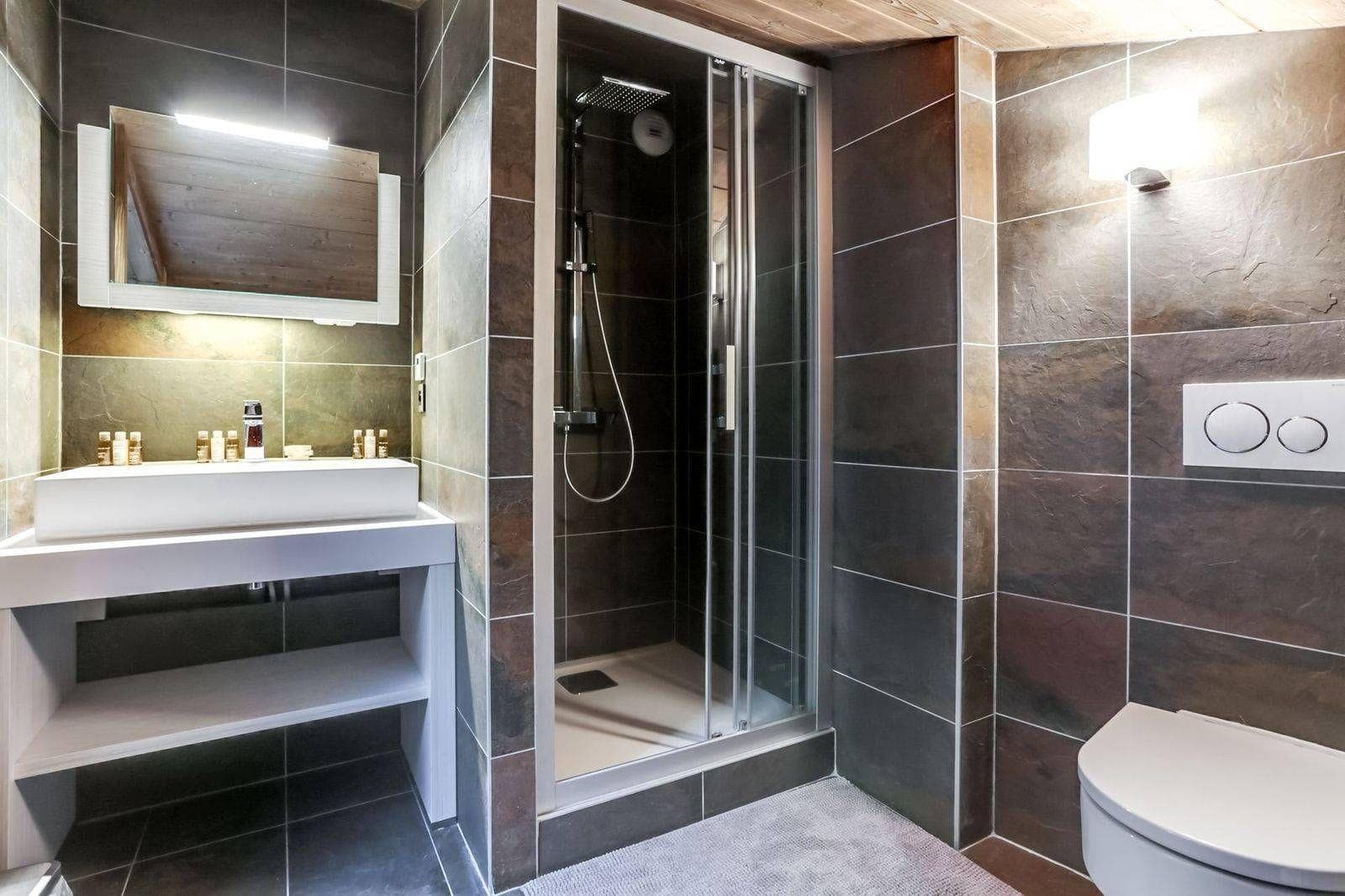 Bathroom with walk-in rainfall shower and slate wall tiles