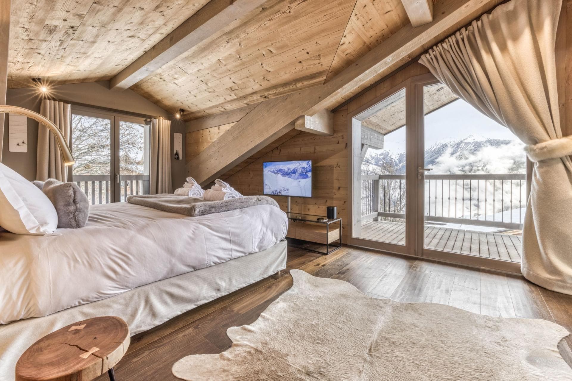 Top floor bedroom with private balcony and mountain views