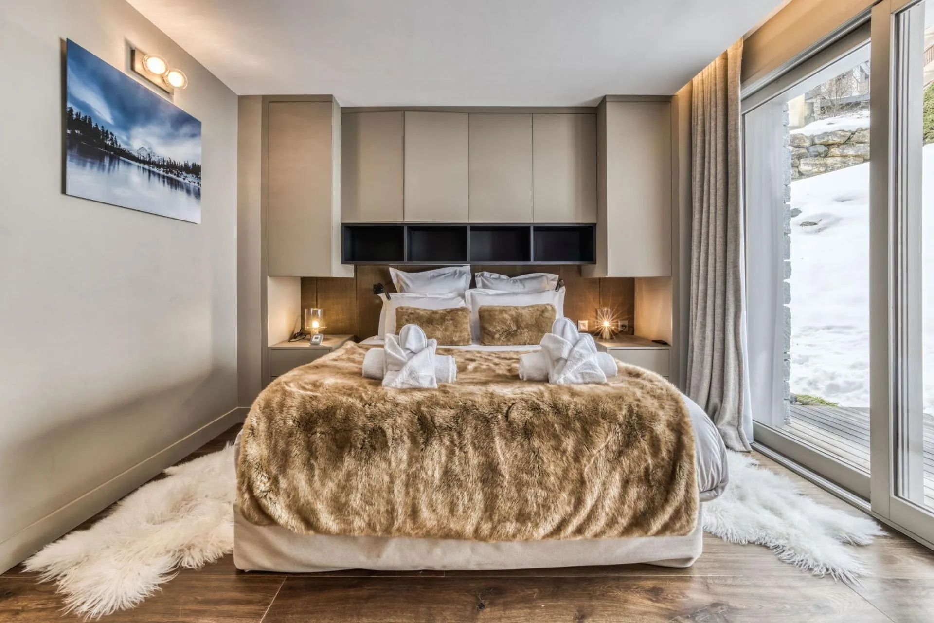 Double bedroom with built-in wardrobes