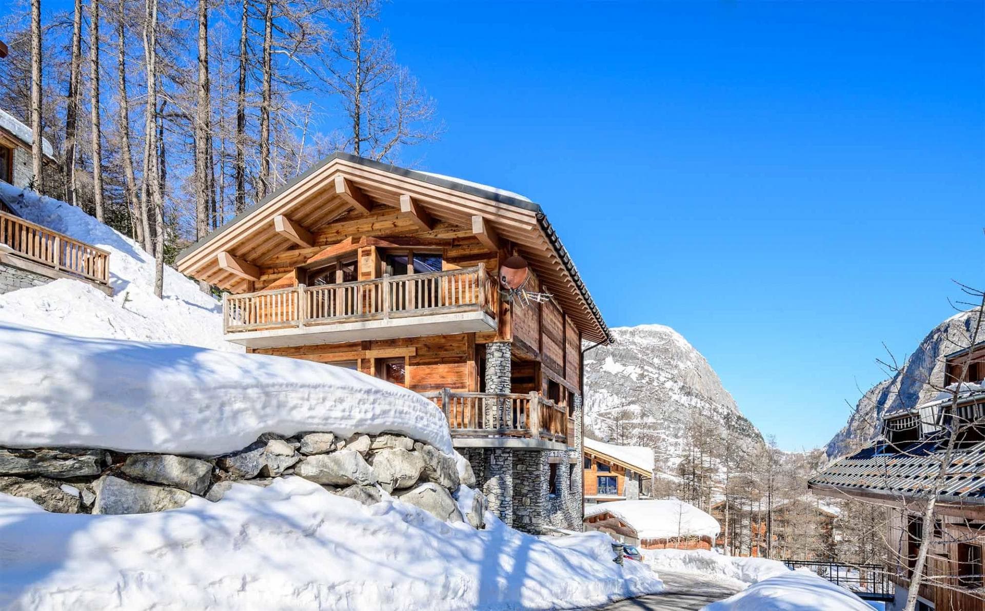 Ski-in chalet with private balconies and mountain valley views