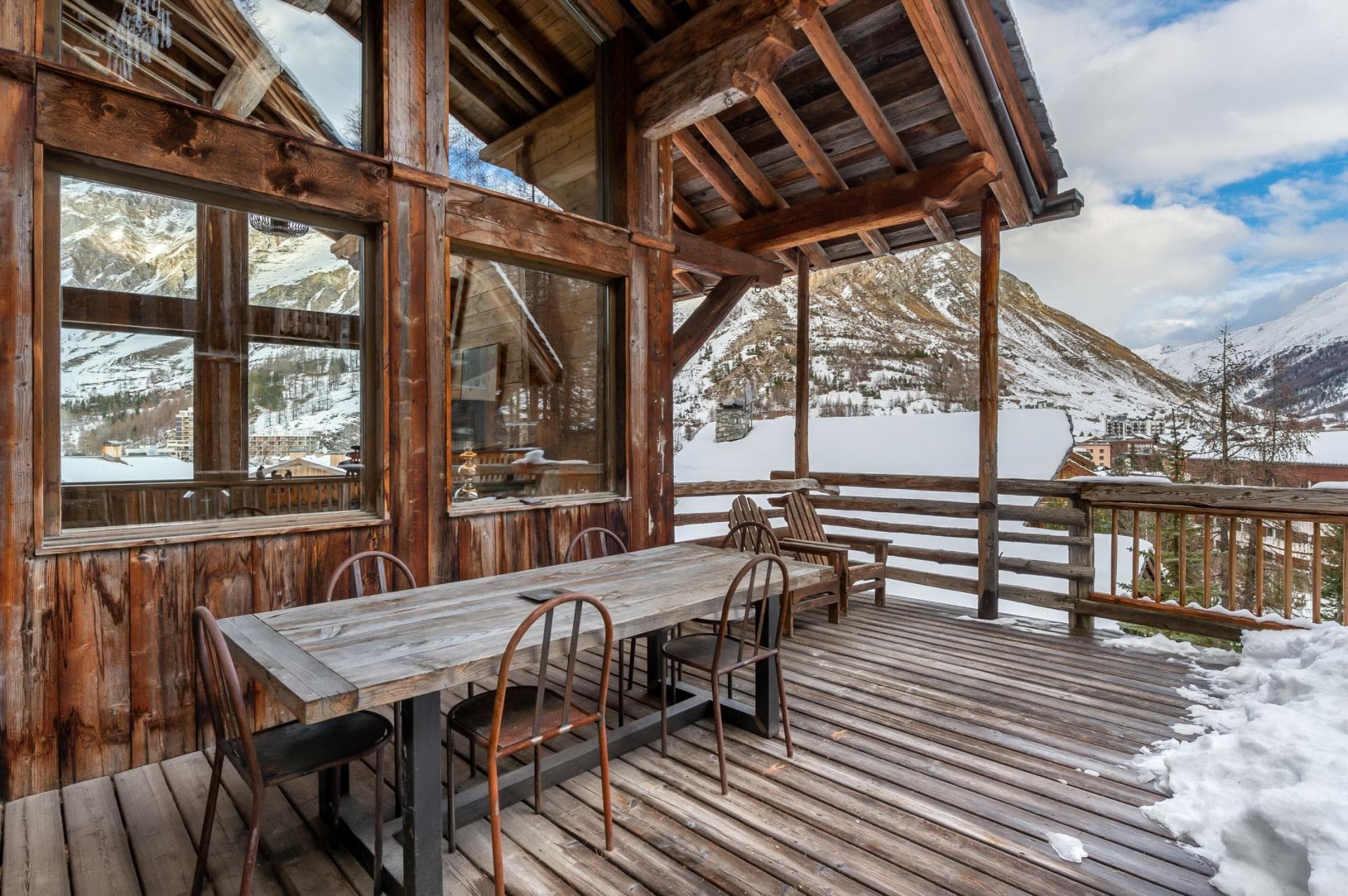 Covered timber deck with dining for 6 and mountain views