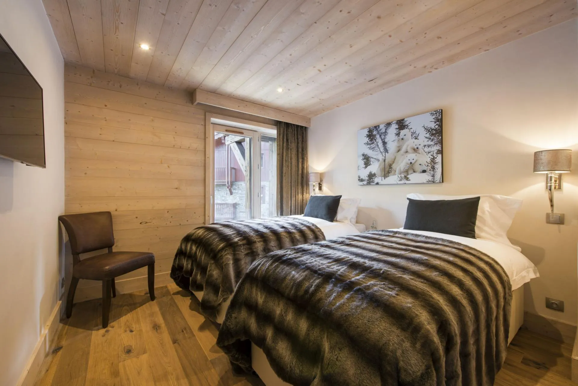 Guest bedroom with two twin beds and balcony access