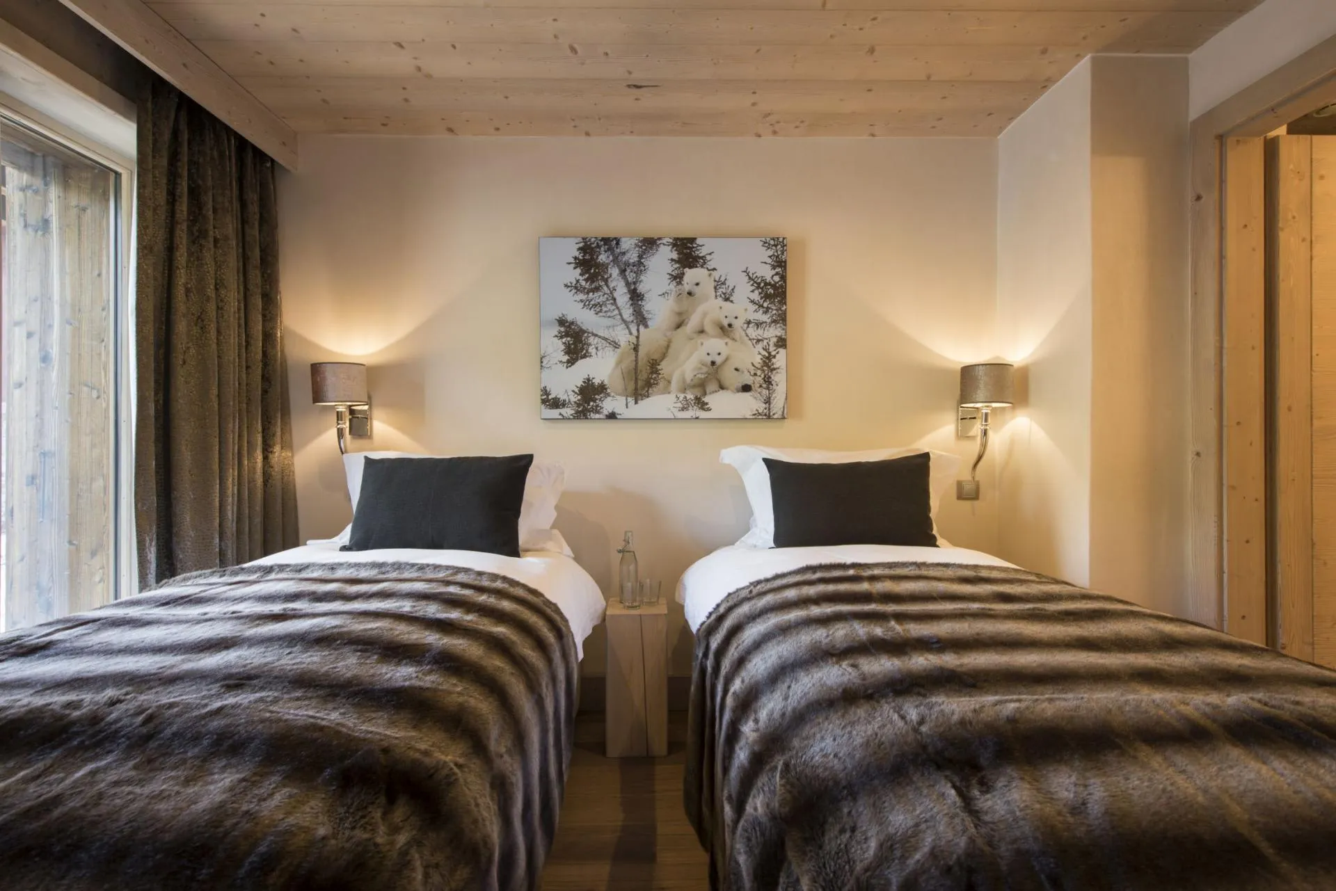 Guest bedroom with two twin beds and individual reading lights