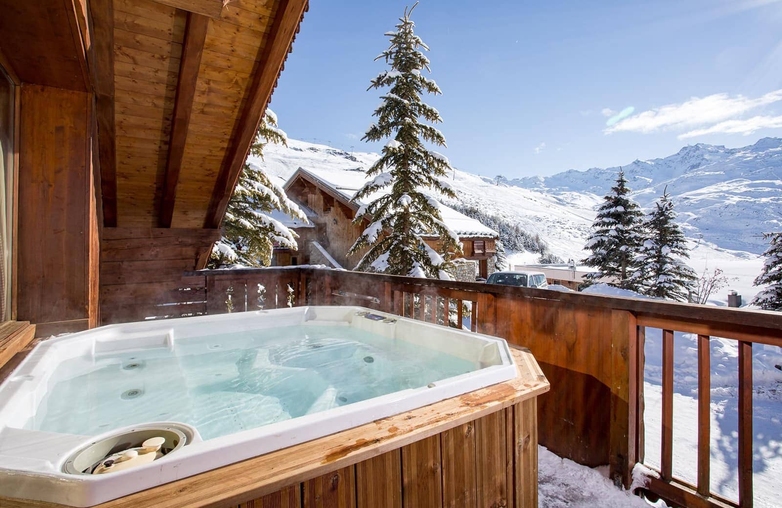 Outdoor hot tub seats 6; mountain and ski slope views