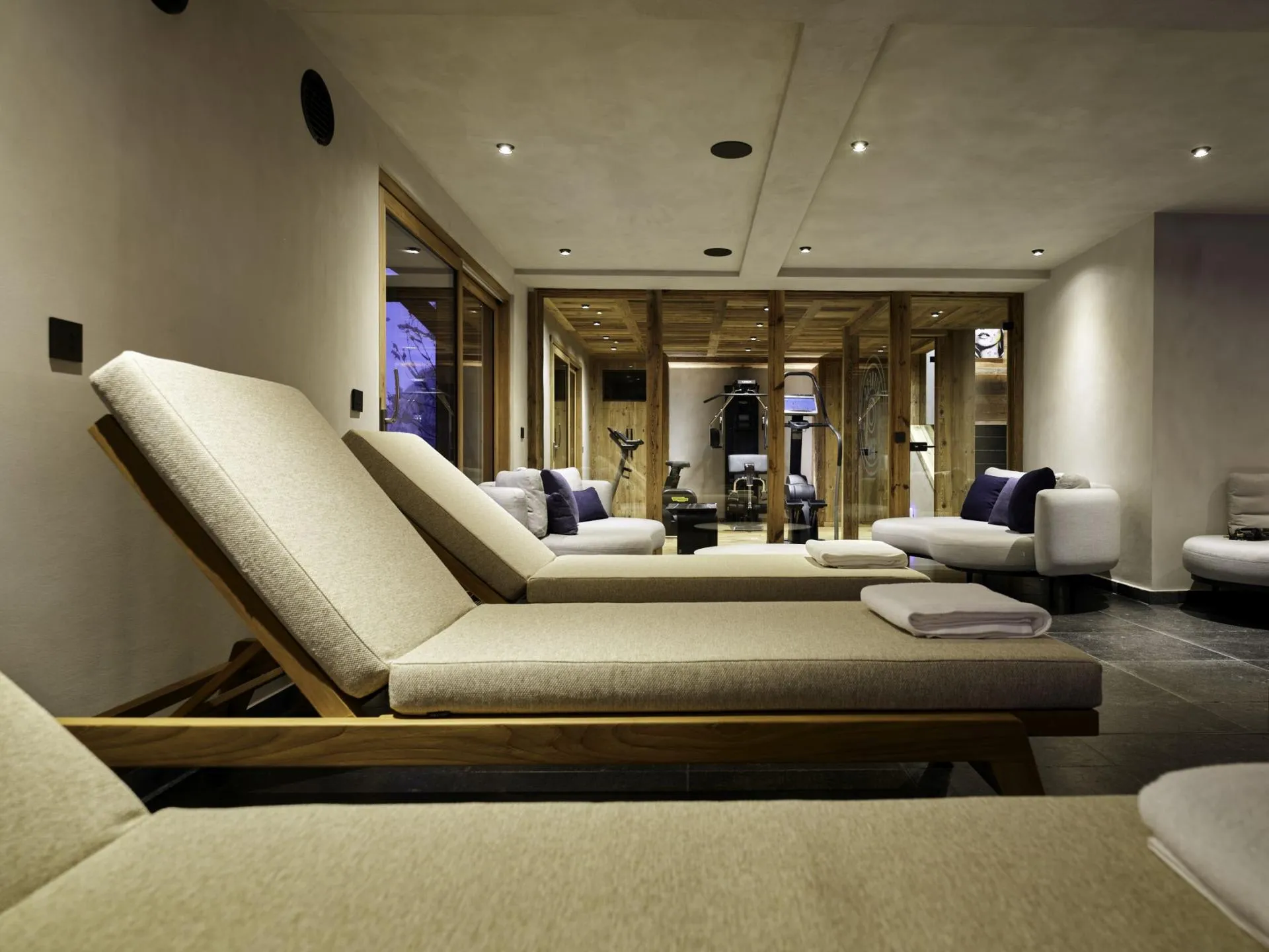 Poolside relaxation room with four loungers