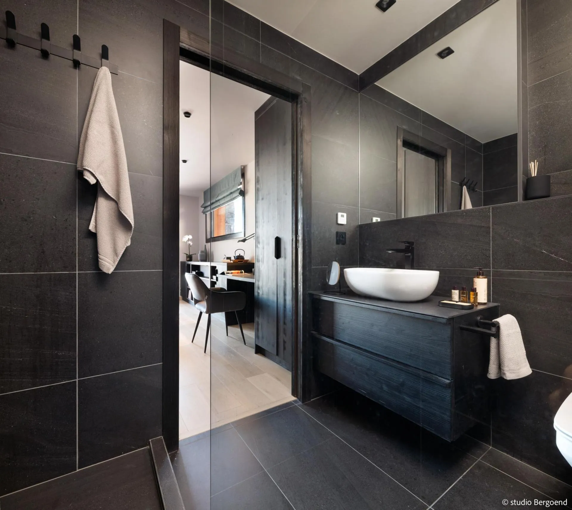 En-suite bathroom with basin and stone-effect wall tiles