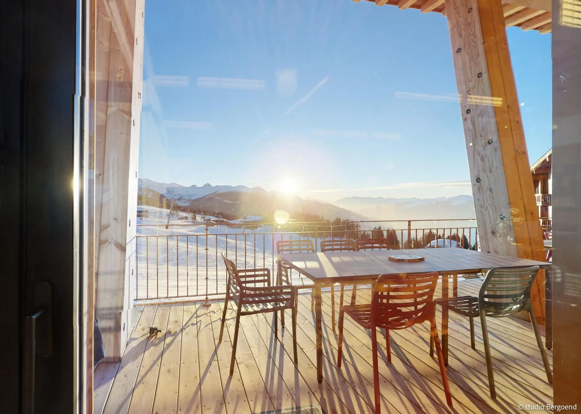 Furnished terrace overlooking the ski slopes