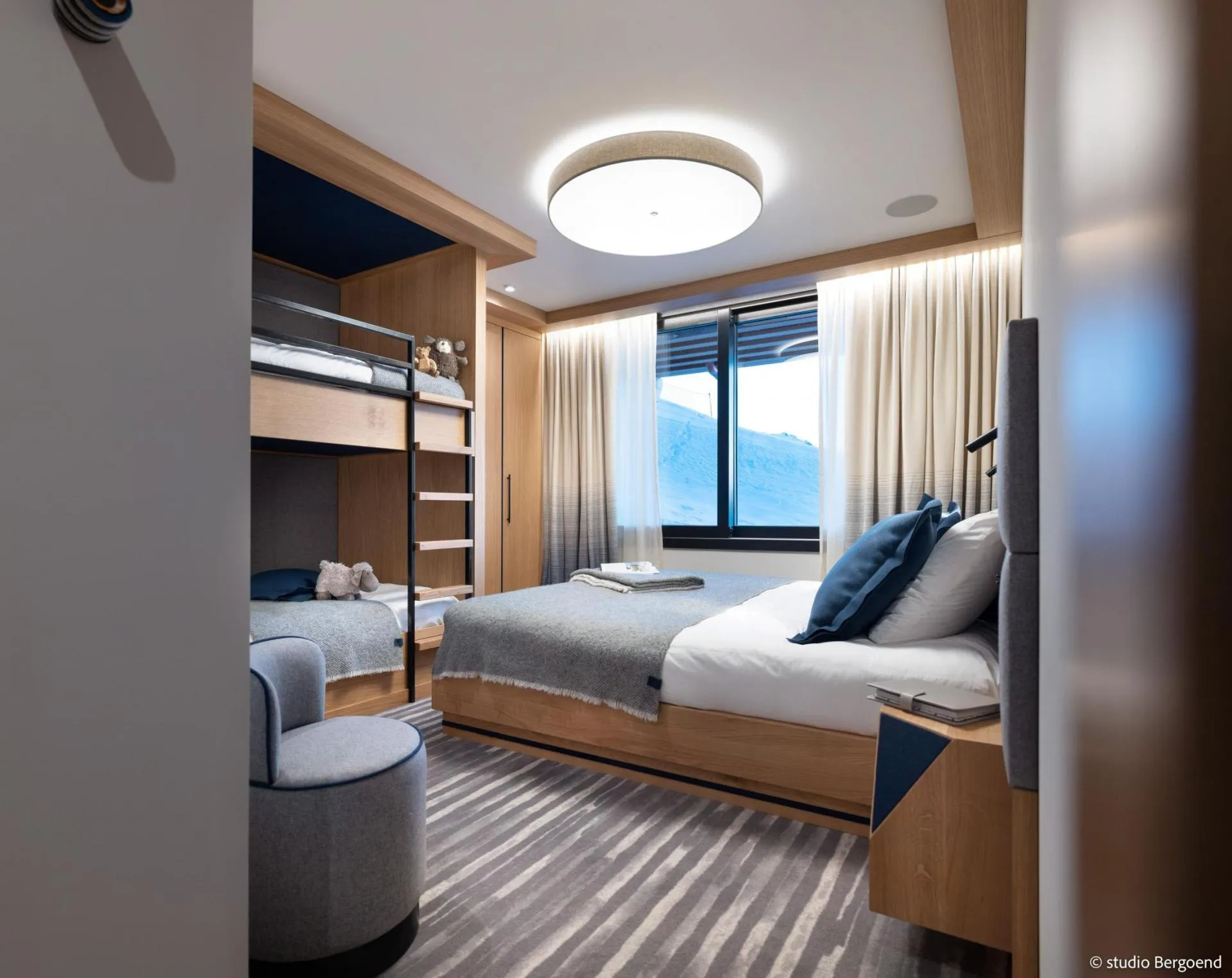 Family bedroom with double bed, bunk bed and mountain view