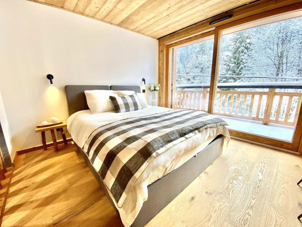 Double bedroom with sliding door to a snowy balcony