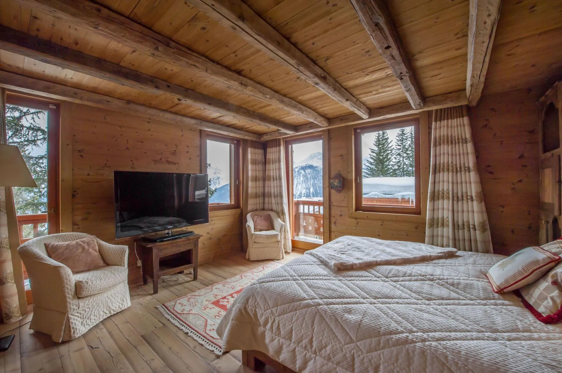 Double bedroom with television and mountain views