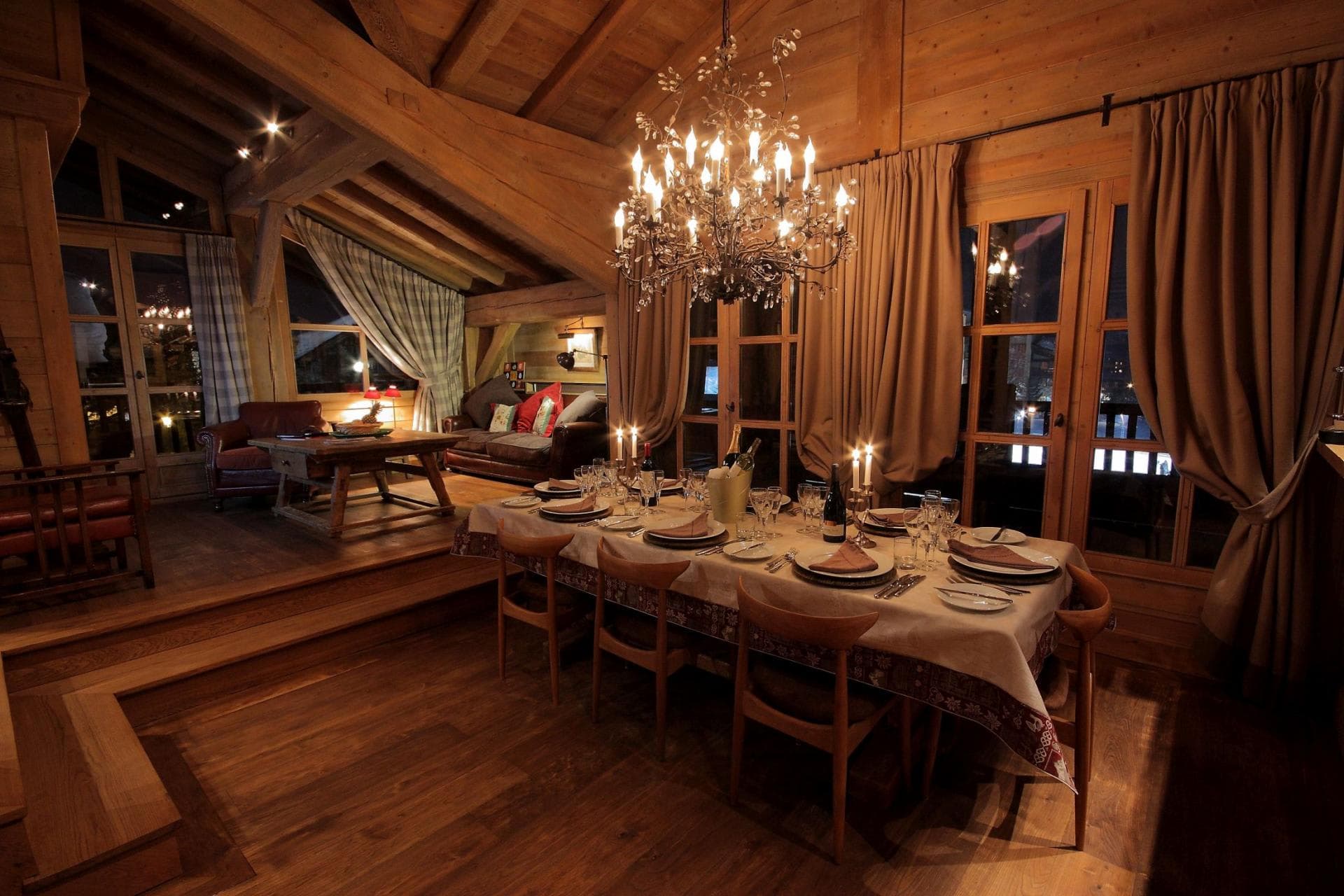 Dining area seats 8; open-plan layout with vaulted timber ceilings