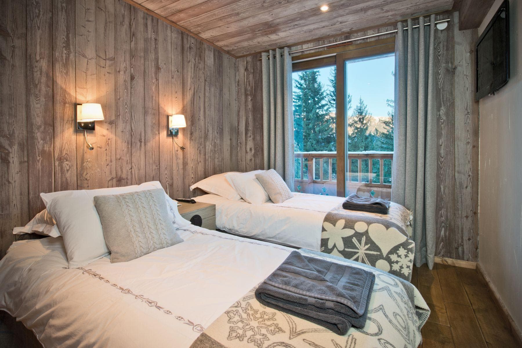 Guest bedroom with two twin beds and balcony access