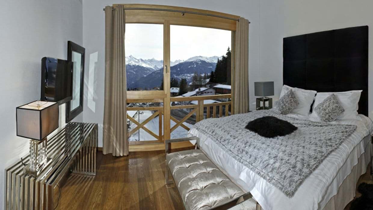 Primary bedroom with king bed and panoramic Alpine mountain views