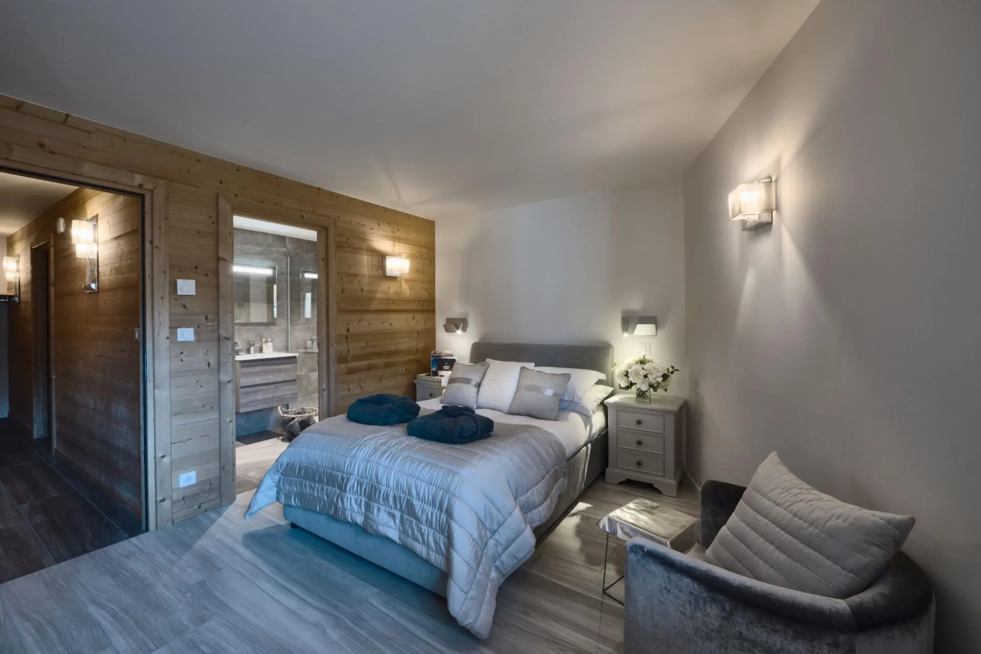 Bedroom with queen bed and ensuite bathroom