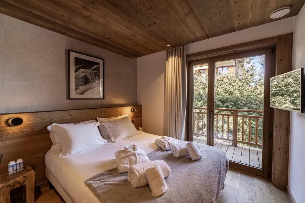 Double bedroom with balcony doors