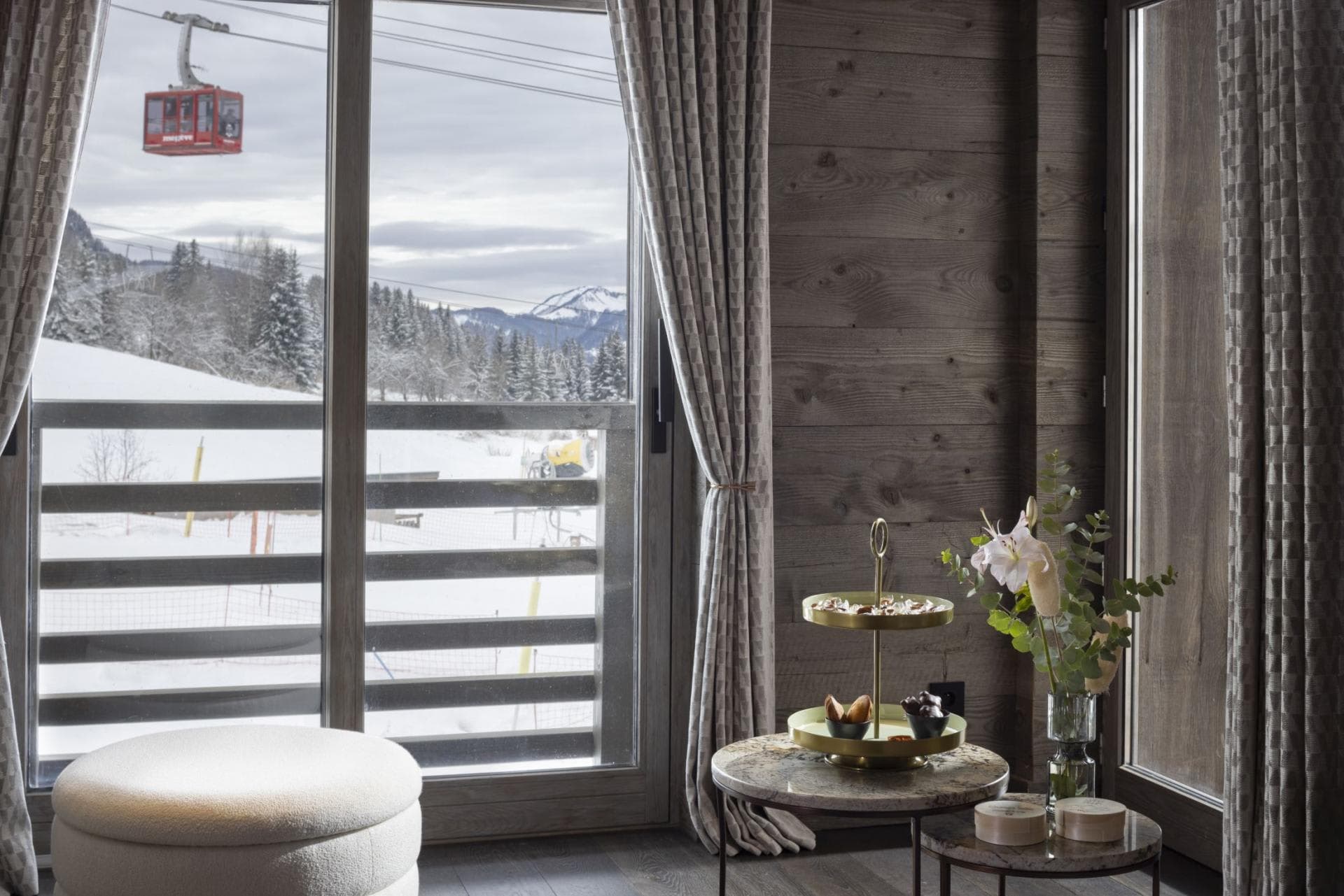 Ski-in/ski-out access with views of the Rochebrune gondola