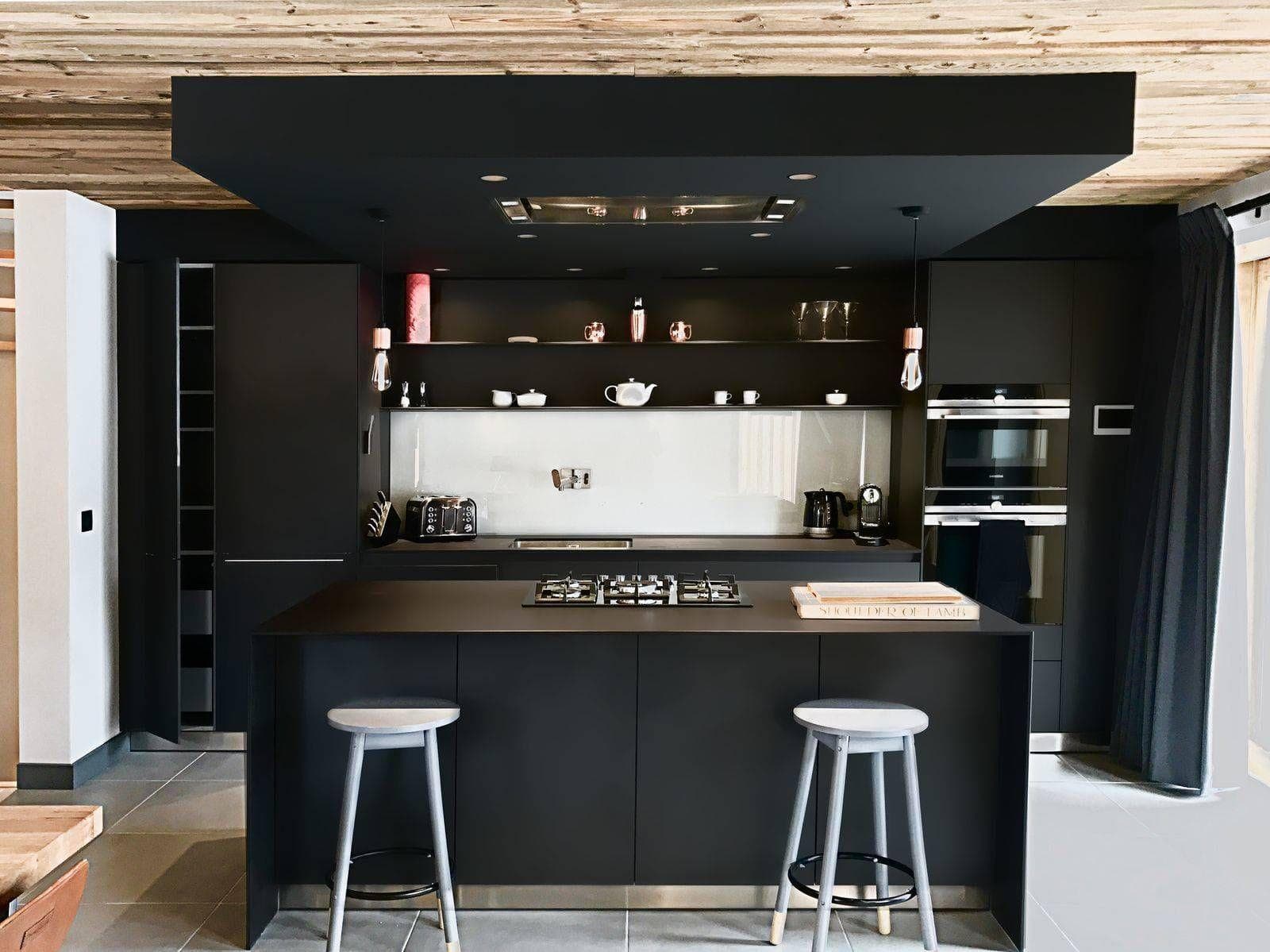 Kitchen island with integrated gas cooktop and dual wall ovens