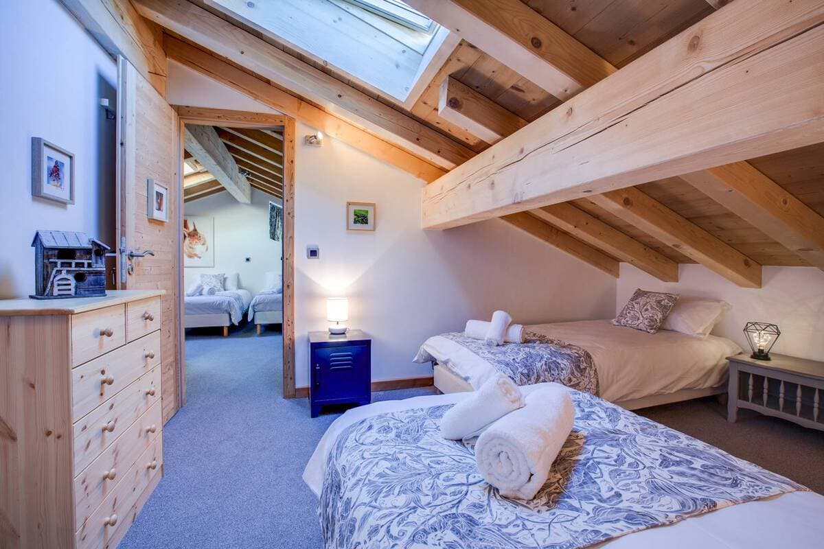 Twin bedroom with skylight and vaulted timber ceiling