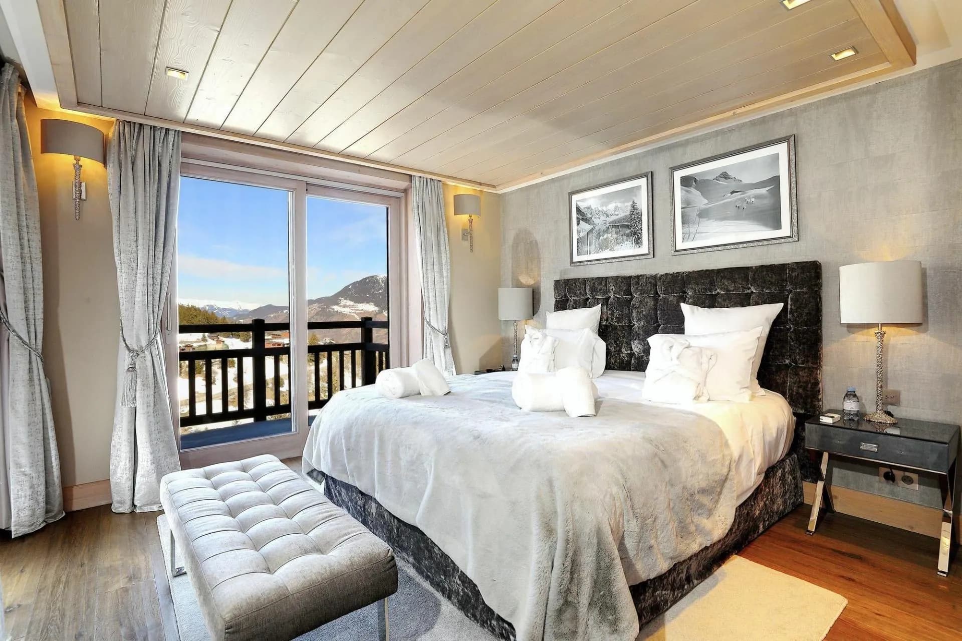 Master bedroom with a 180 × 200 cm double bed and balcony access