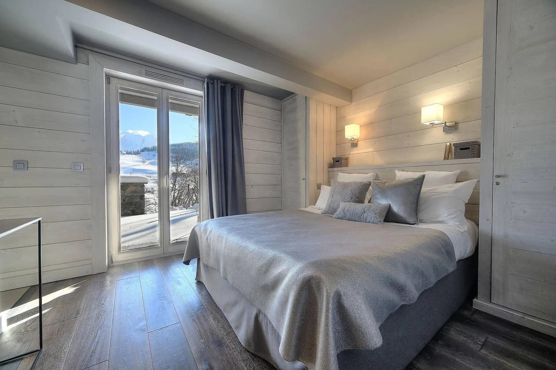 Double bedroom with balcony doors