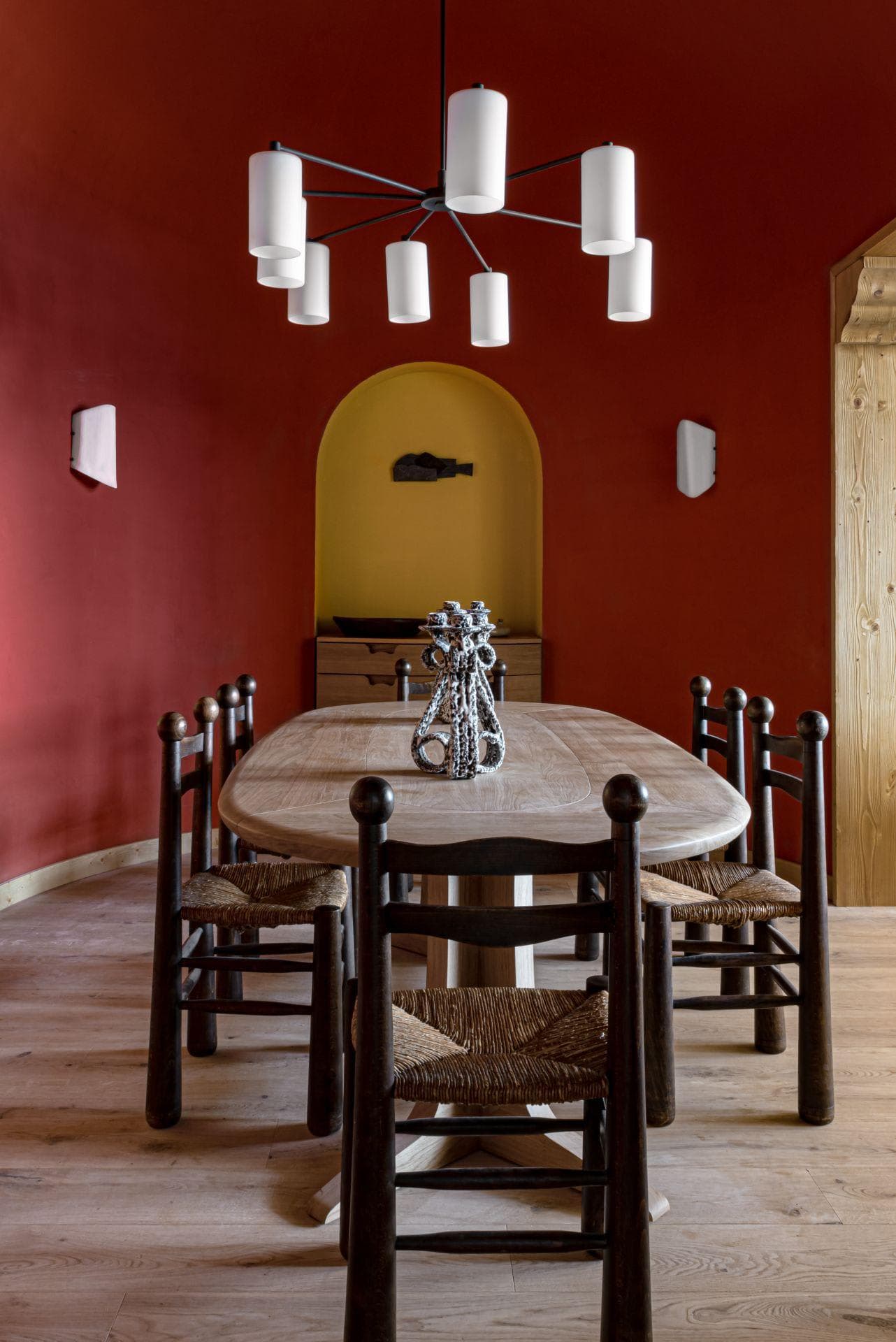 Dining area with seating for 6 and hand-plastered walls