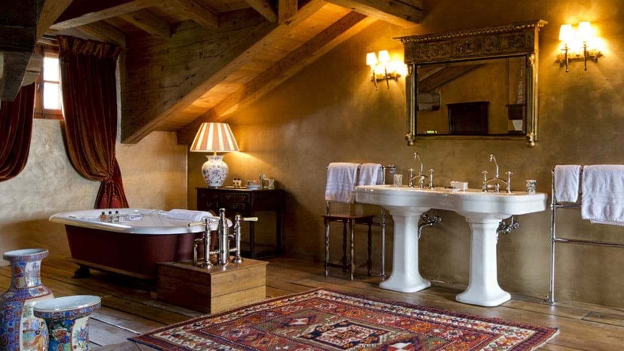 Bathroom with dual pedestal sinks and clawfoot soaking tub