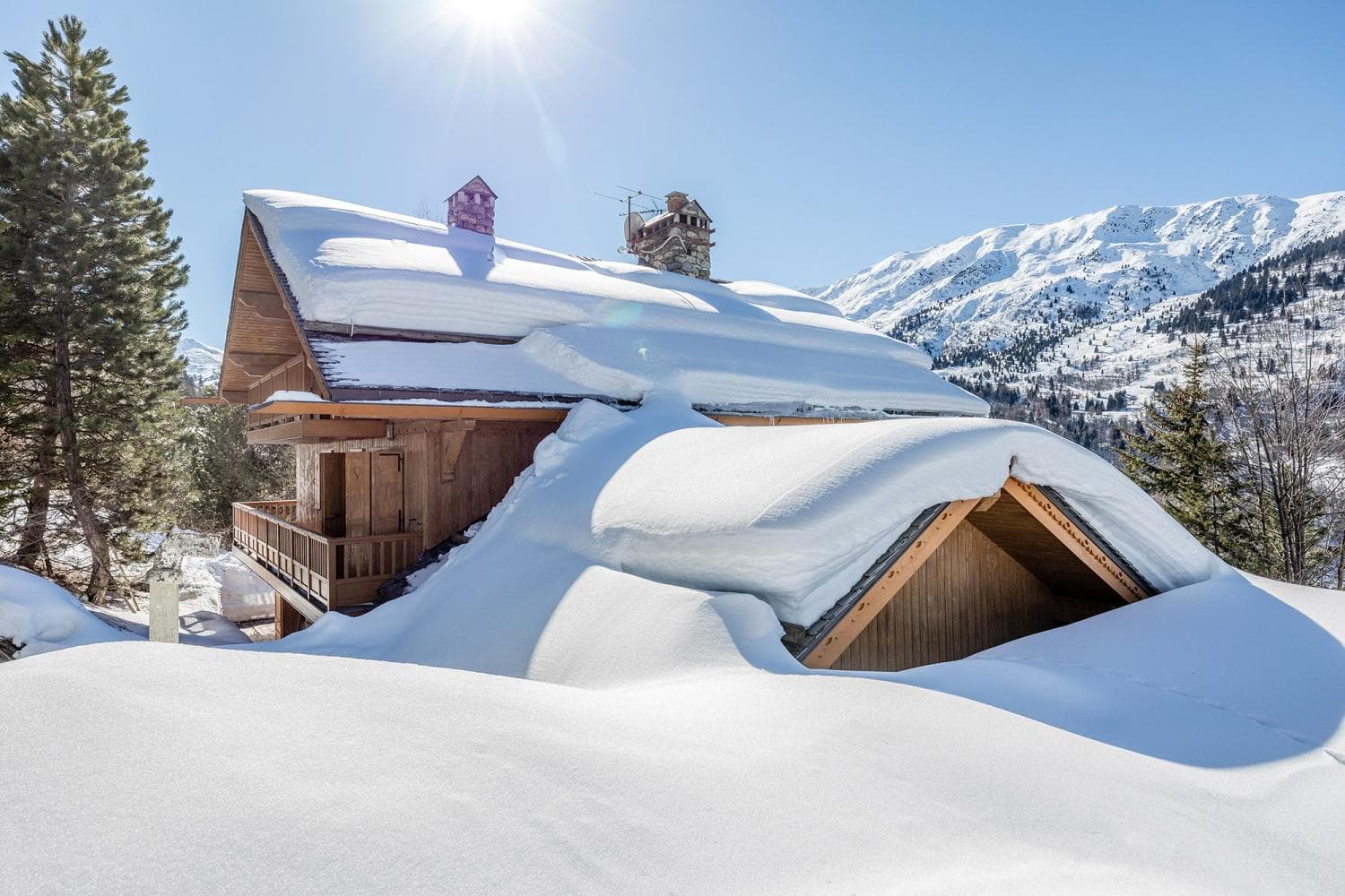Ski-in, ski-out timber chalet with private balcony and mountain views