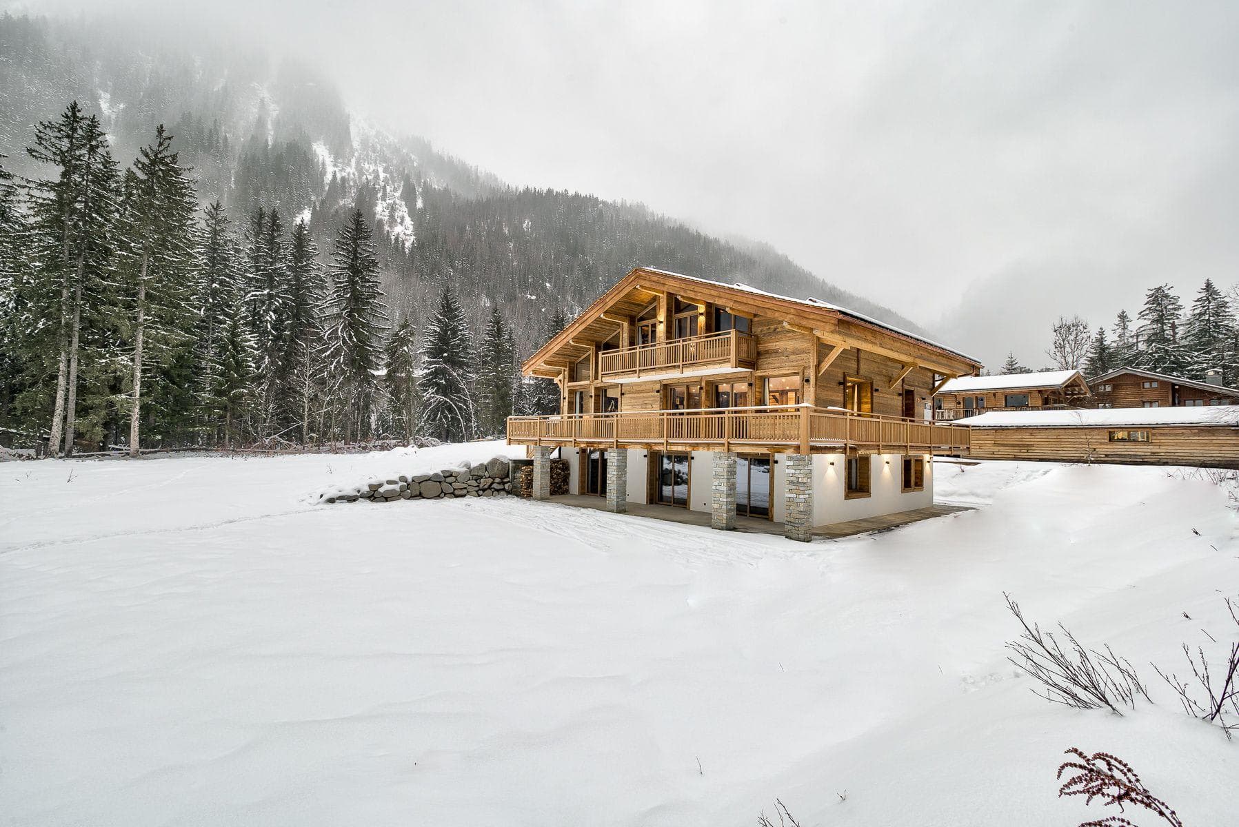 Ski-in/ski-out chalet with wrap-around balcony and mountain views