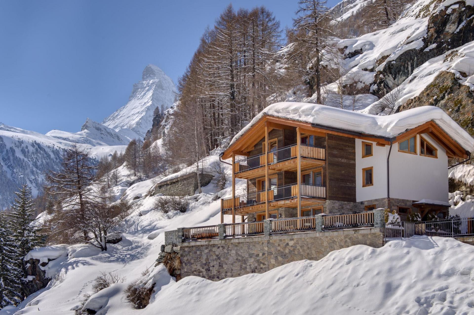 Ski-in/ski-out chalet with Matterhorn views and private balconies