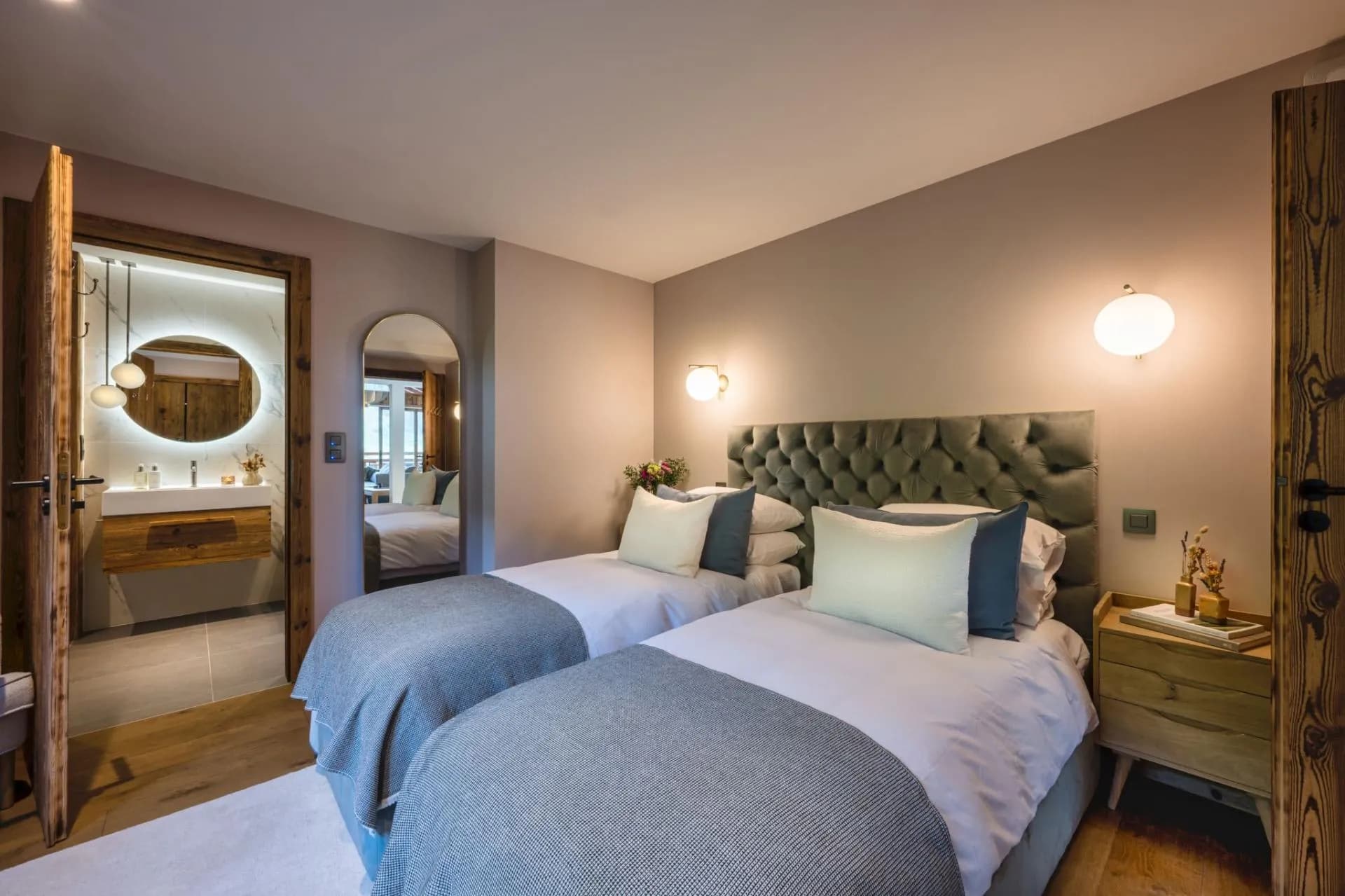 Twin bedroom with an adjoining en-suite shower room