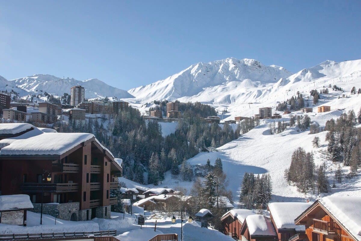 Ski-in, ski-out access with views of the Aime 2000 slopes